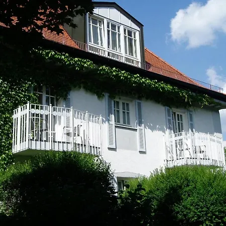Pensionat Am Schlosspark 3*
