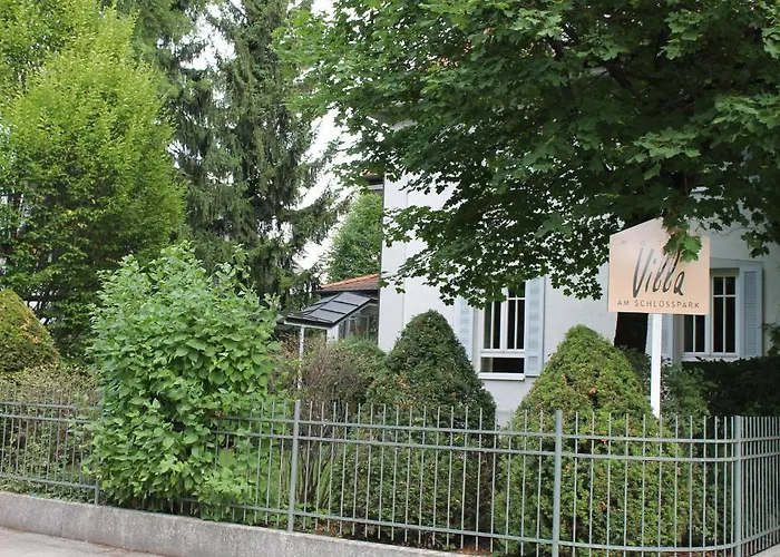 Am Schlosspark 3* München